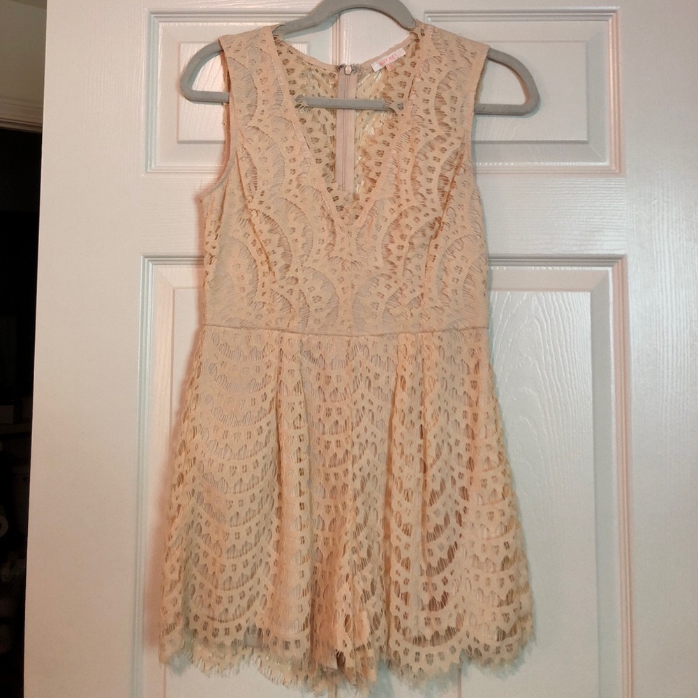 Ivory lace sleeveless romper!